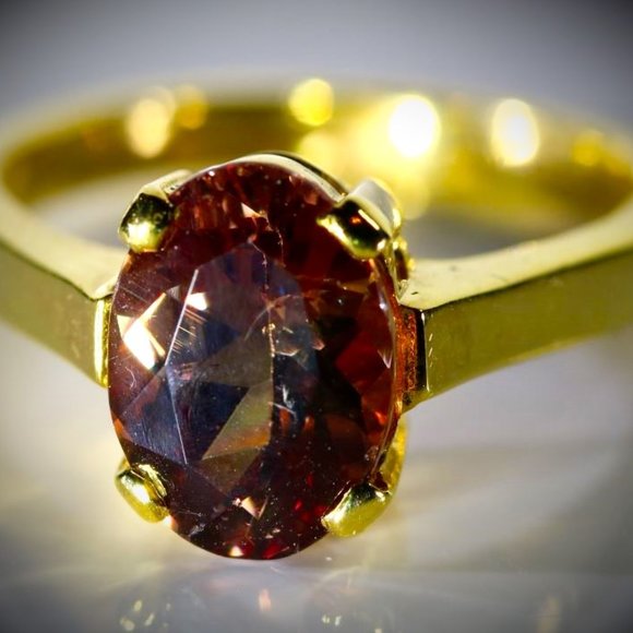 Color Change Garnet 4.10ct Solid 18K Gold Ring - Picture 3 of 12